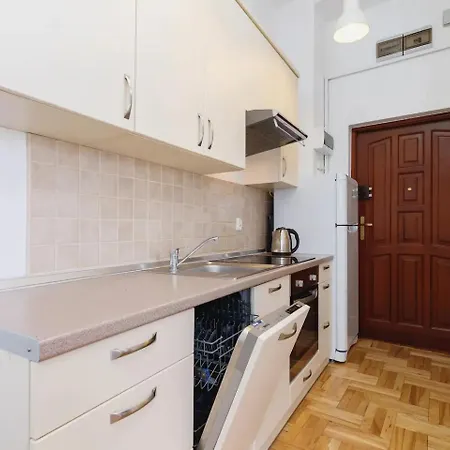 Soft Eden Studio - Ac & Private Parking - Old Town-3