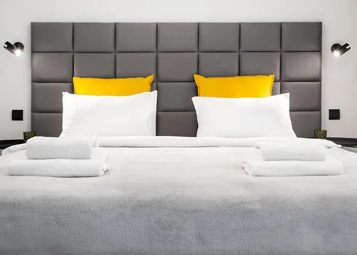 HOUSEHOST : Miodowa 42/8b Street